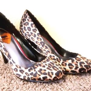 Rocketdog Leopard Print Pumps 7.5M NWOT